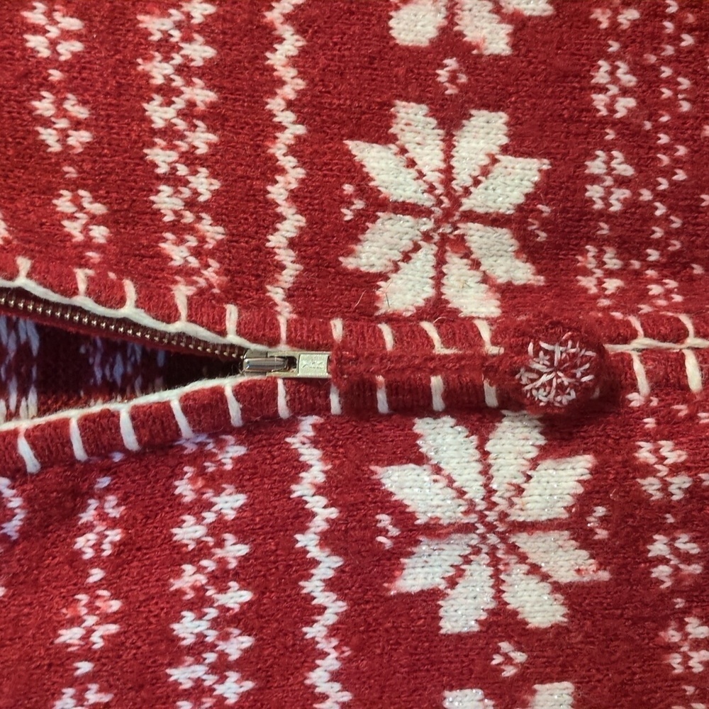 Stay Cozy and Chic with Croft & Barrow's Winter Polar Bear Fair Isle Sweater - Picture 7 of 16